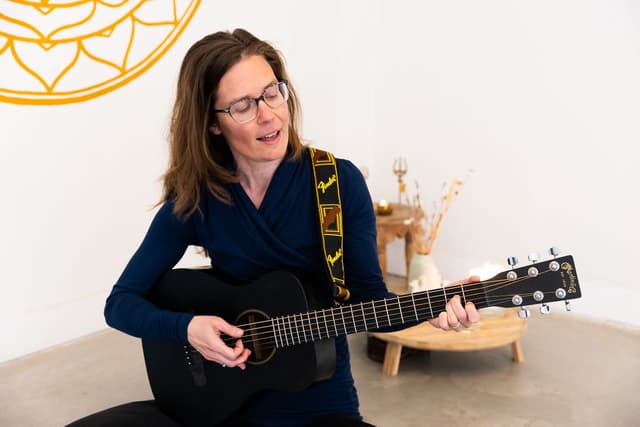 Mantra zingen met Loes