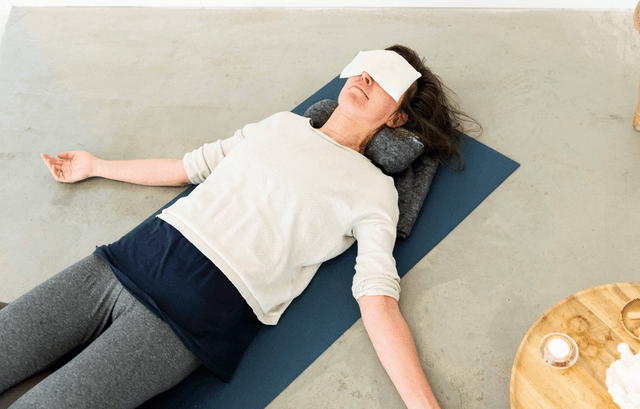 Dive Deeper: Restorative yoga met Claire